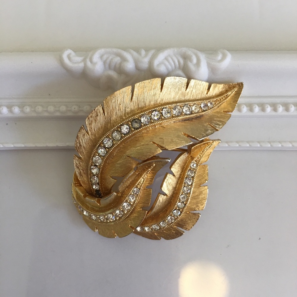 Vintage gold leaf Pin Brooch
